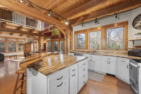 552 Coolidge Woods Road New Hampton NH 03256