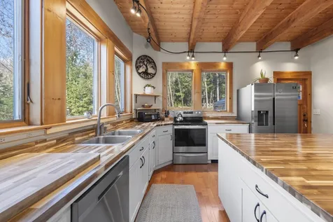 552 Coolidge Woods Road New Hampton NH 03256