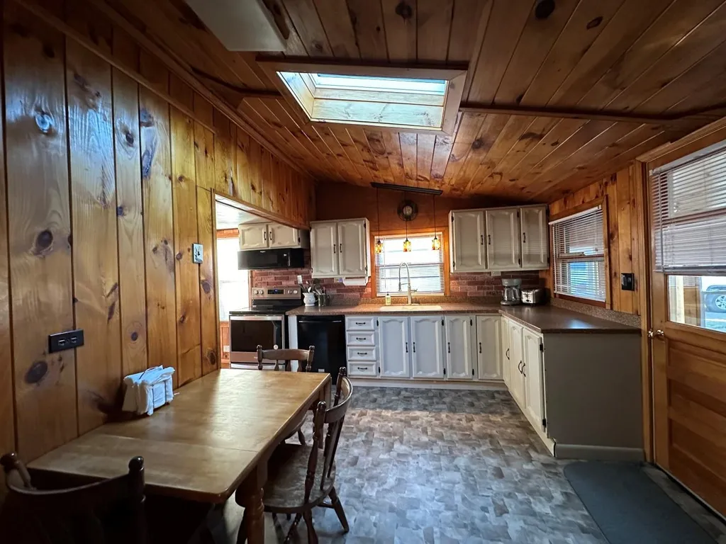 43 Town Beach Road Winchester NH 03470-1