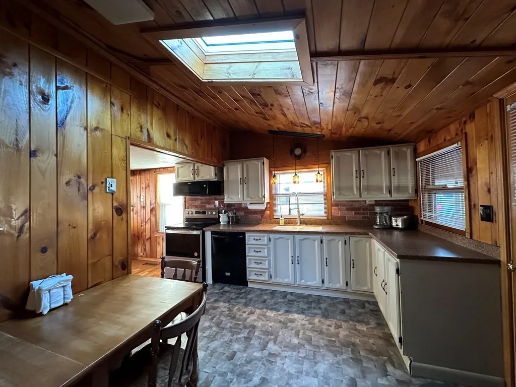 43 Town Beach Road Winchester NH 03470-1