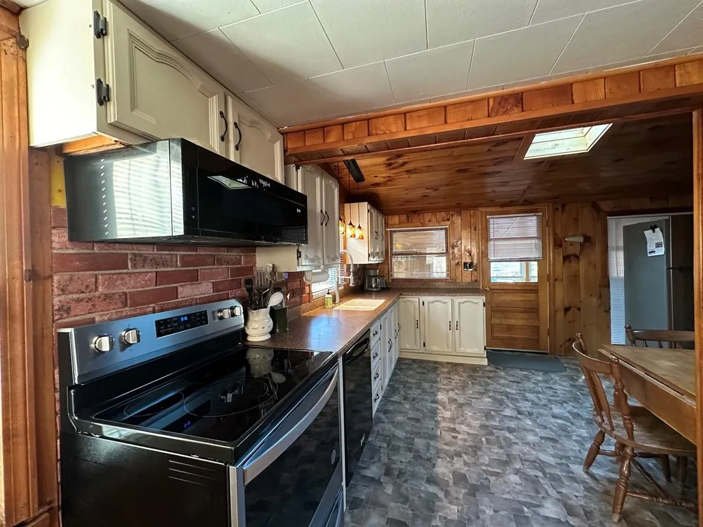43 Town Beach Road Winchester NH 03470-1
