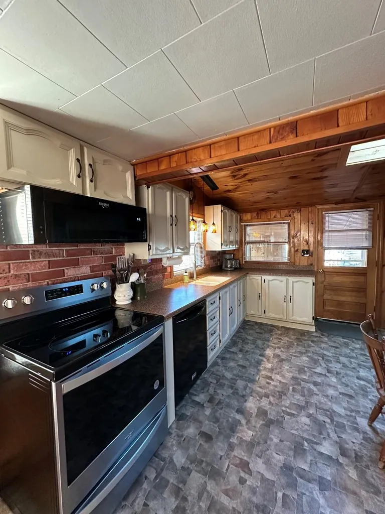 43 Town Beach Road Winchester NH 03470-1