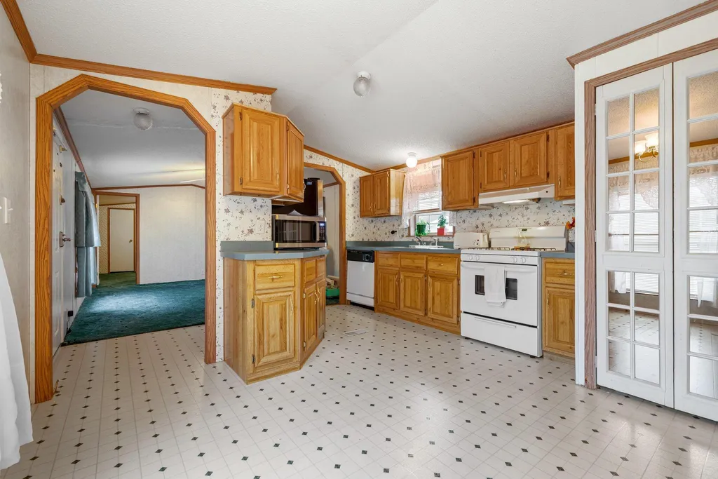 10 Welch Lane Raymond NH 03077