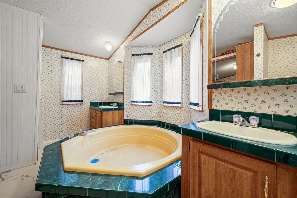 10 Welch Lane Raymond NH 03077