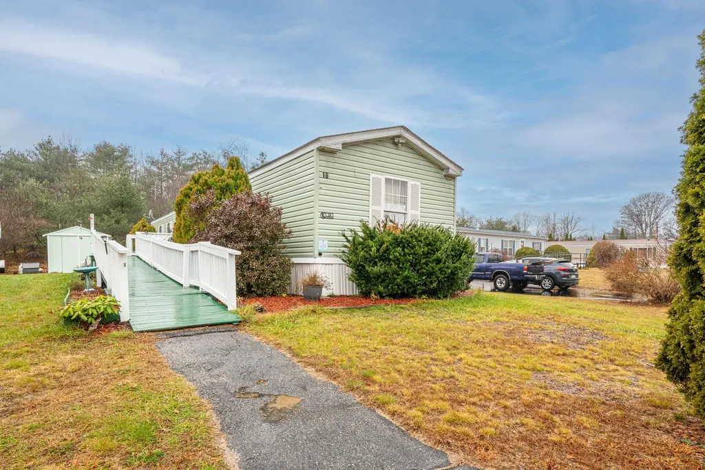 10 Welch Lane Raymond NH 03077
