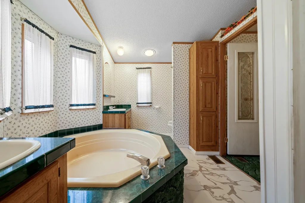 10 Welch Lane Raymond NH 03077