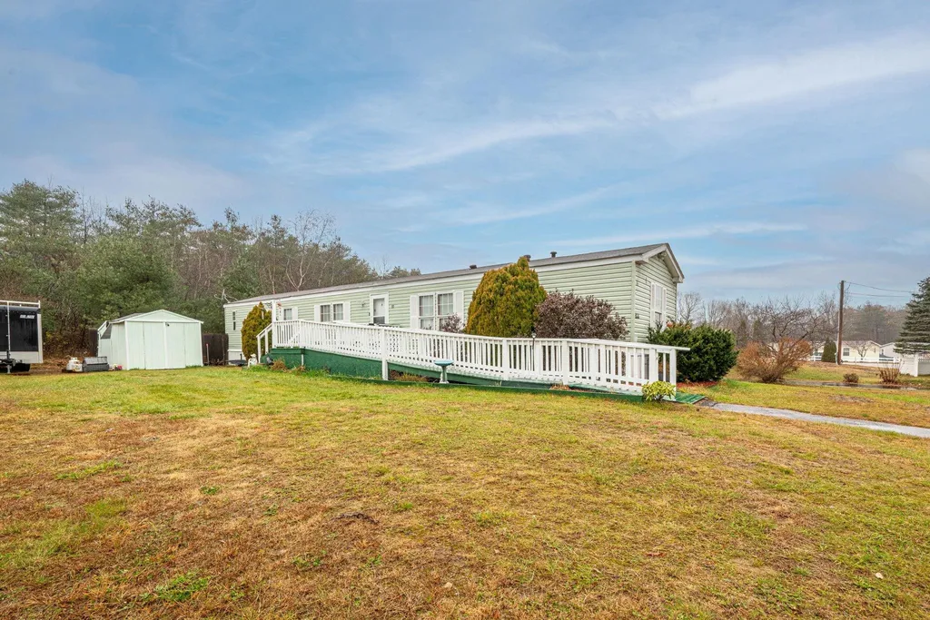 10 Welch Lane Raymond NH 03077