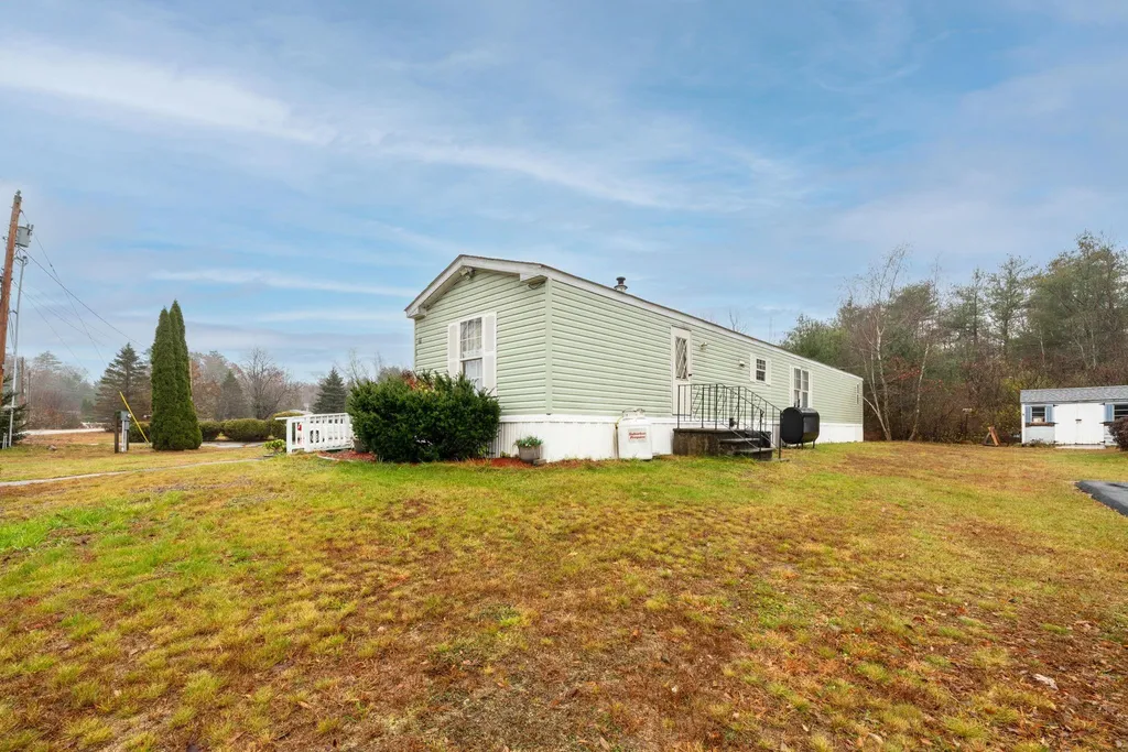 10 Welch Lane Raymond NH 03077