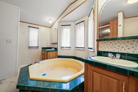 10 Welch Lane Raymond NH 03077