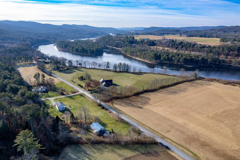 82 River Road Lyme NH 03768