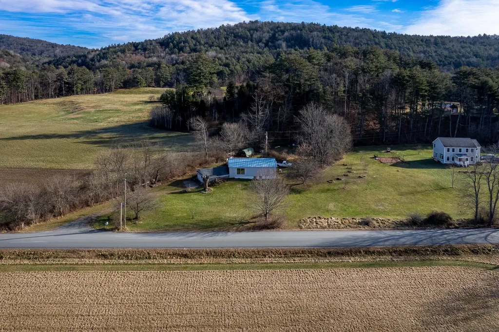 82 River Road Lyme NH 03768