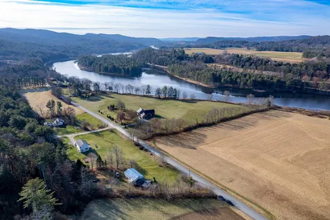 82 River Road Lyme NH 03768