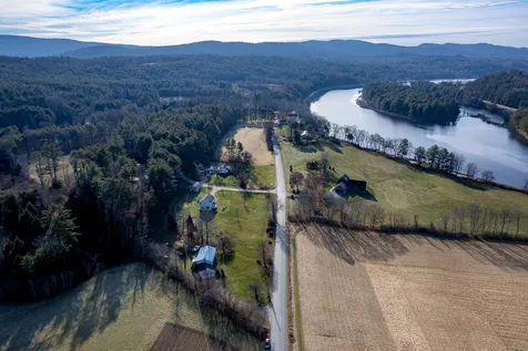 82 River Road Lyme NH 03768