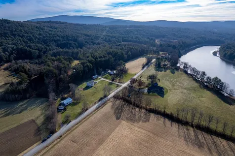 82 River Road Lyme NH 03768