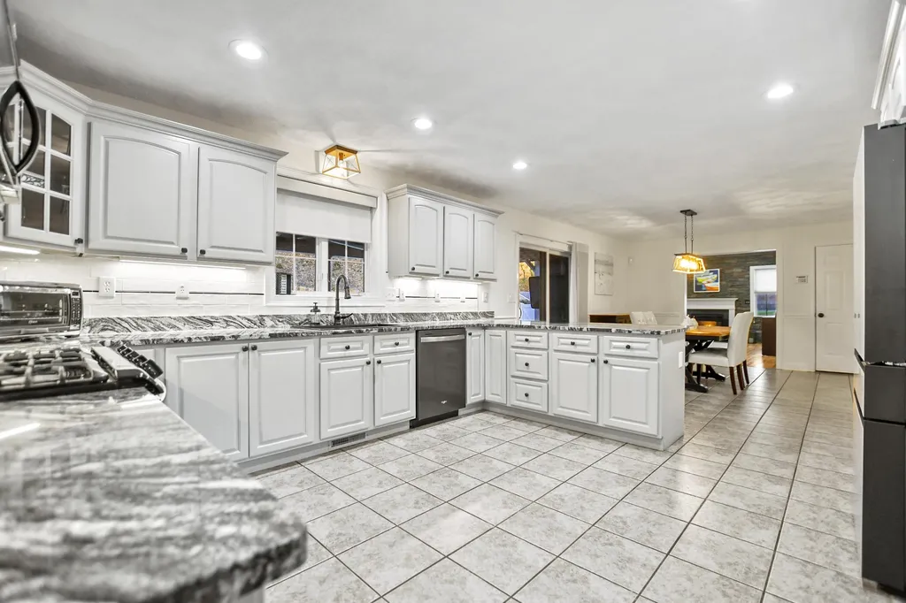20 Silver Brook Road Salem NH 03079