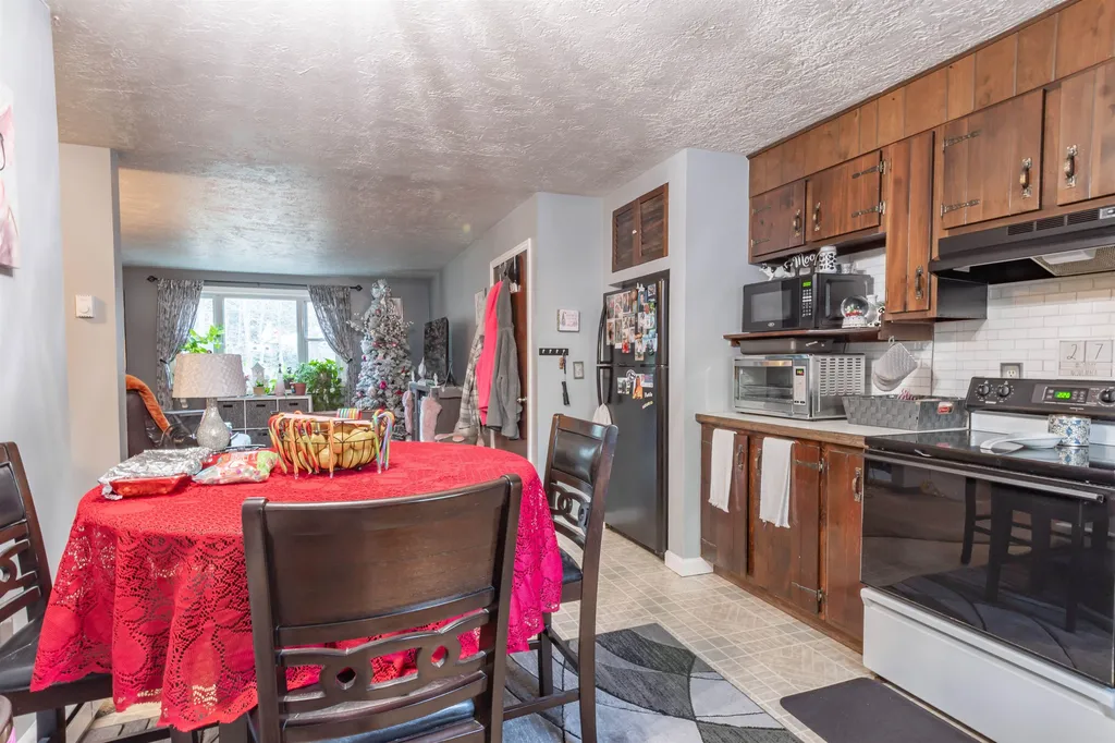1102 Mammoth Road Pelham NH 03076