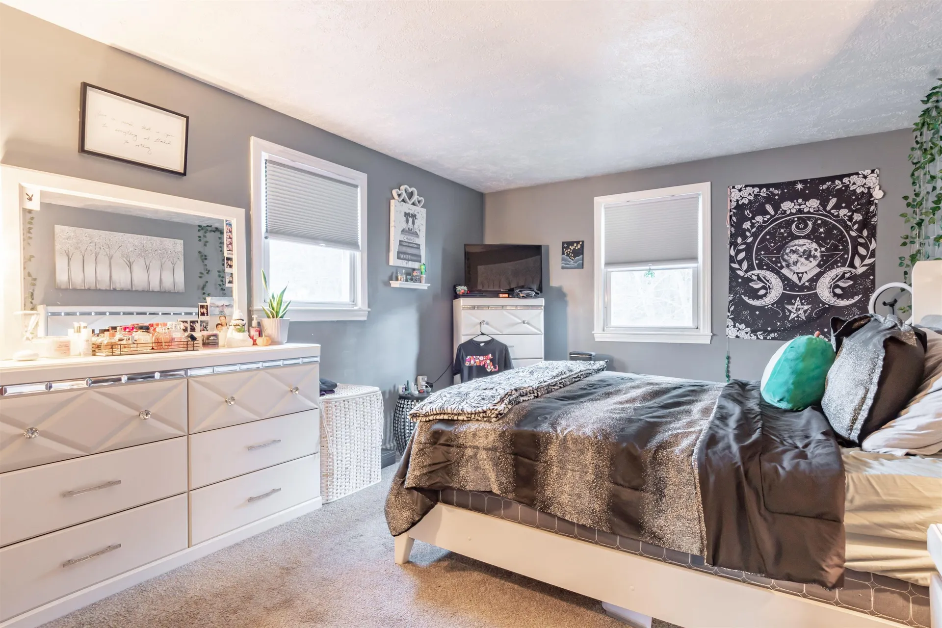 1102 Mammoth Road Pelham NH 03076
