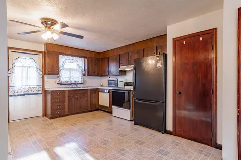 1102 Mammoth Road Pelham NH 03076