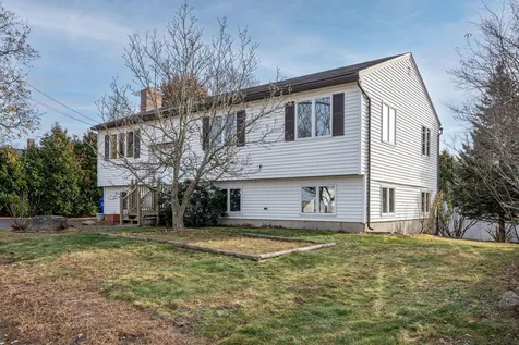 41 Laxson Avenue Manchester NH 03103