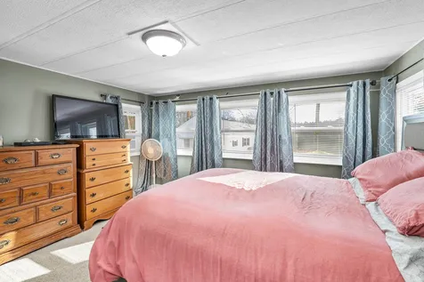 10 South Fuchsia Drive Rochester NH 03867