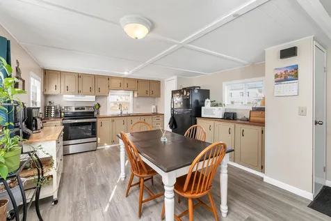 10 South Fuchsia Drive Rochester NH 03867