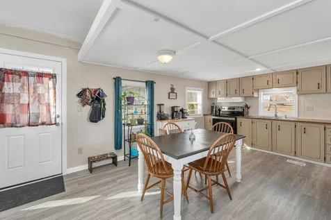 10 South Fuchsia Drive Rochester NH 03867