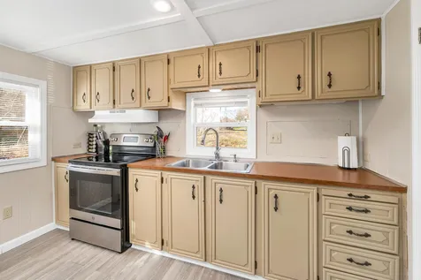 10 South Fuchsia Drive Rochester NH 03867