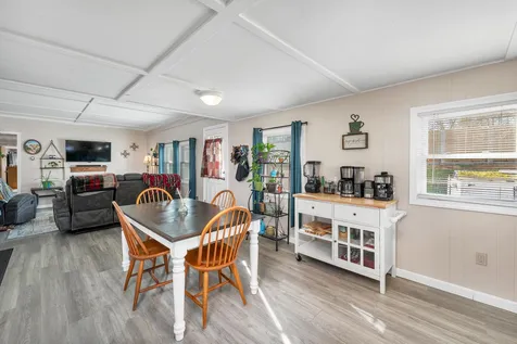 10 South Fuchsia Drive Rochester NH 03867