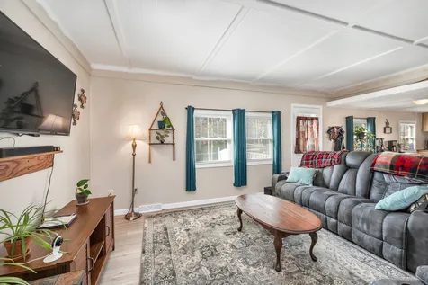 10 South Fuchsia Drive Rochester NH 03867