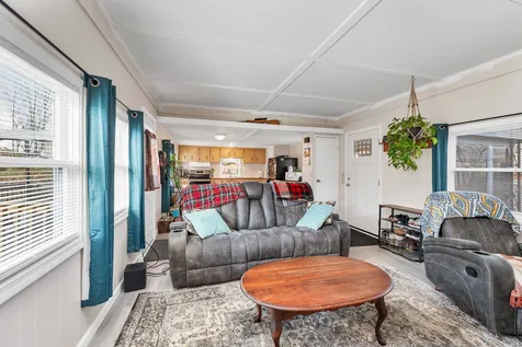 10 South Fuchsia Drive Rochester NH 03867