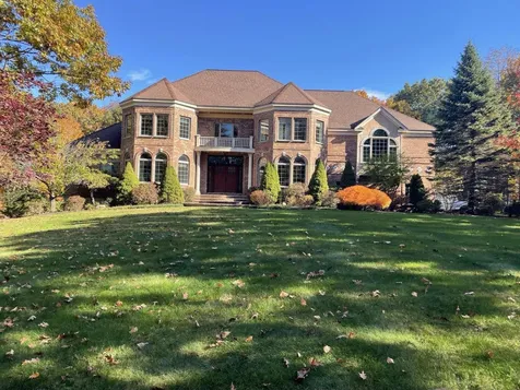 9 Floral Street Windham NH 03087