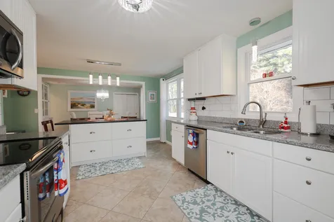 664 Coral Avenue Manchester NH 03104