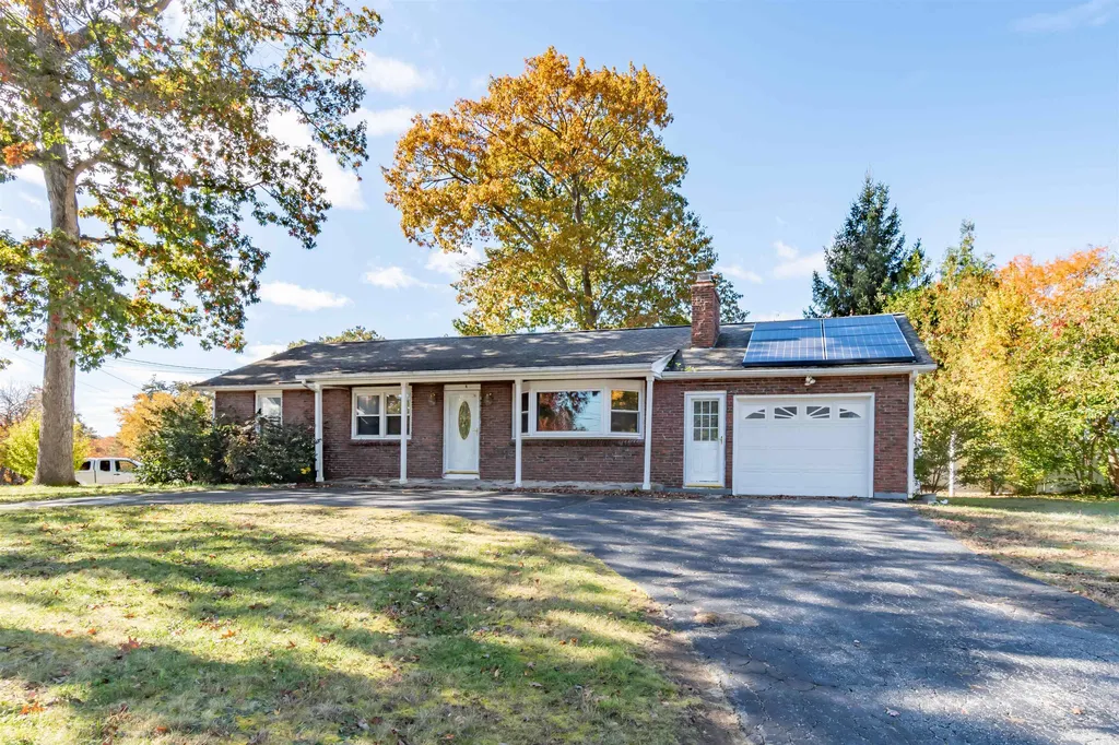 8 Stonehaven Road Nashua NH 03062
