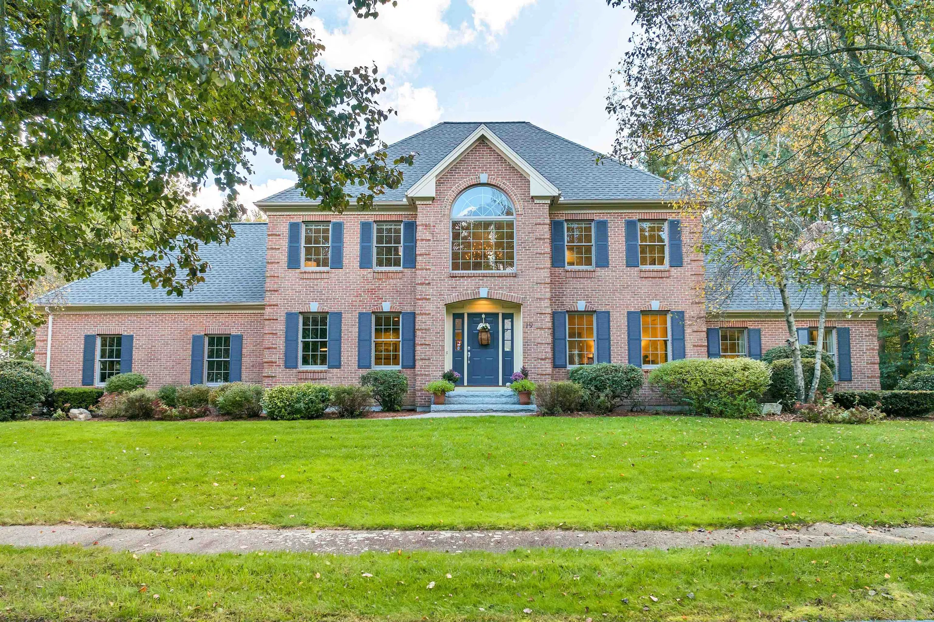 19 Salmon Brook Drive Nashua NH 03062