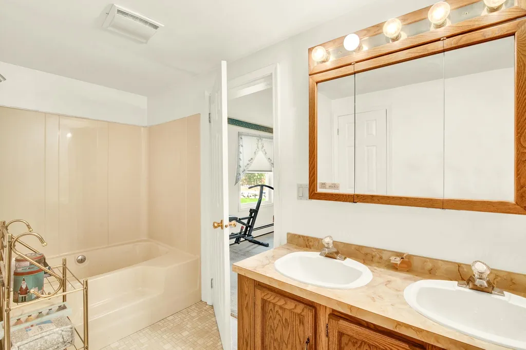 230 South Road Fremont NH 03044