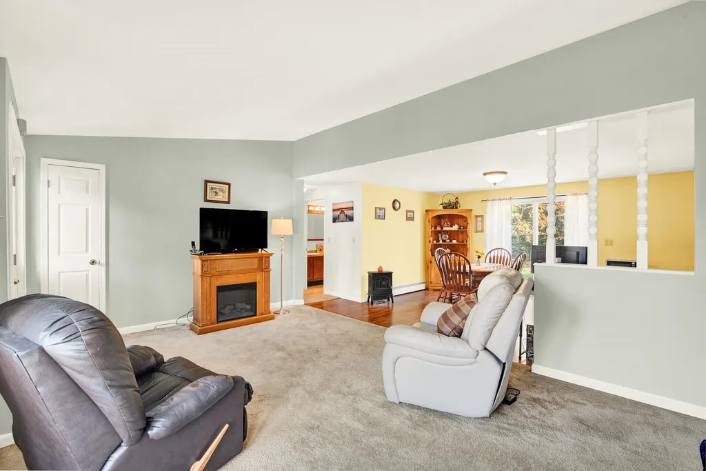 230 South Road Fremont NH 03044