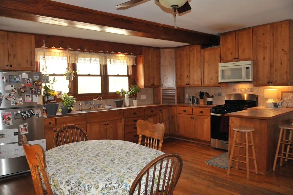 208 Chestnut Hill Road New Boston NH 03070