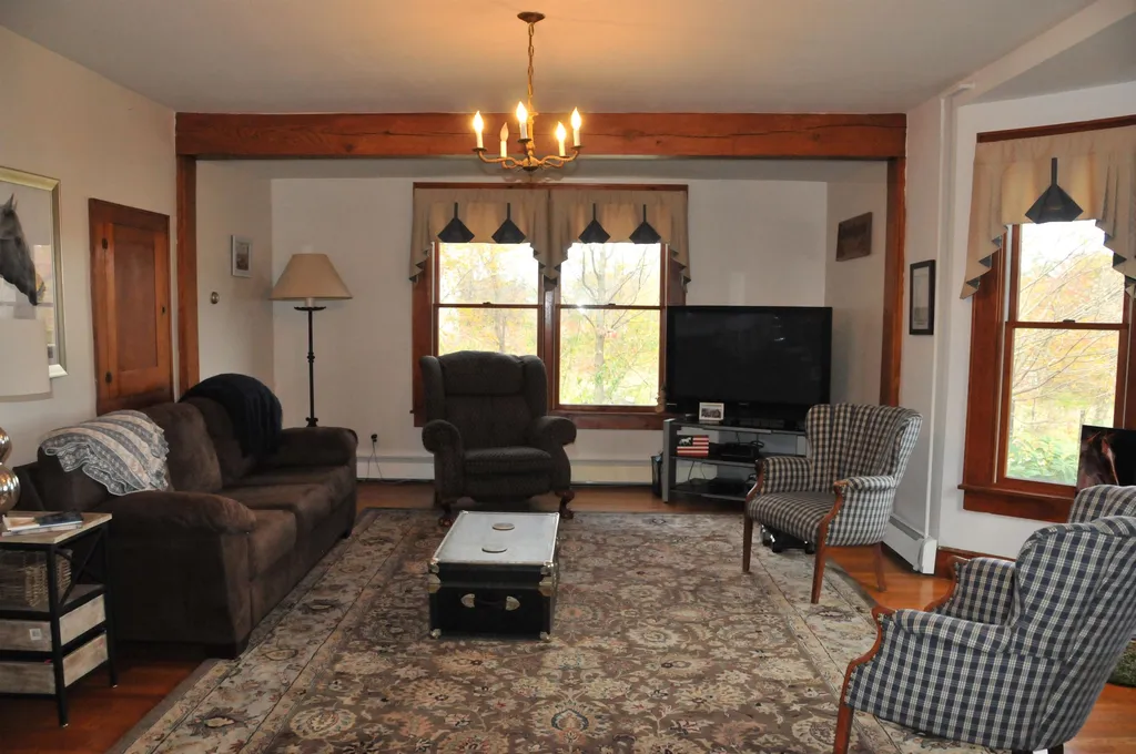 208 Chestnut Hill Road New Boston NH 03070