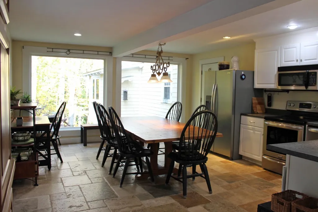 21 High Street Meredith NH 03253