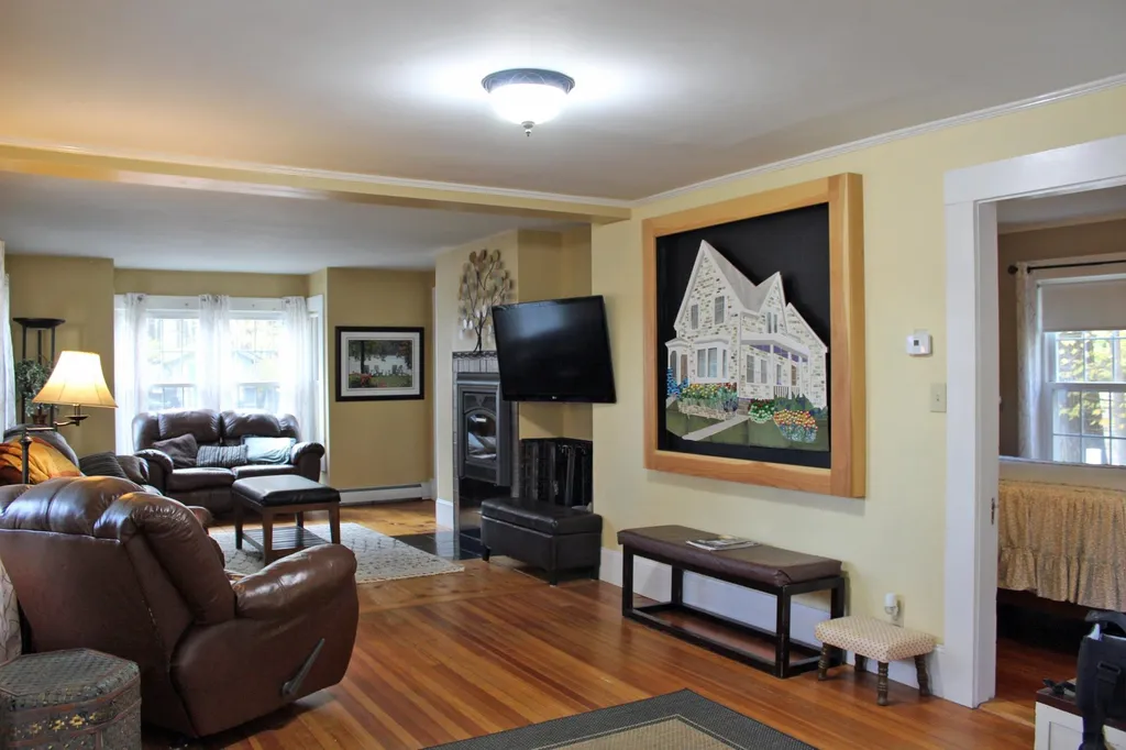 21 High Street Meredith NH 03253