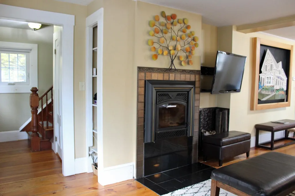 21 High Street Meredith NH 03253