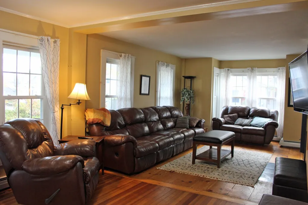 21 High Street Meredith NH 03253