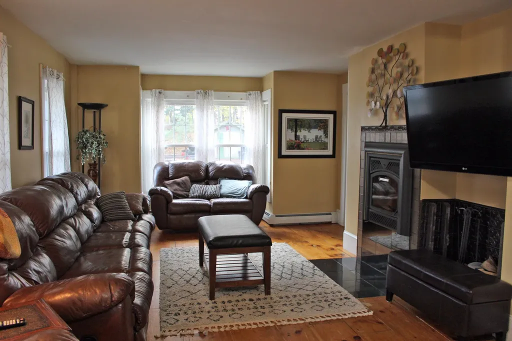 21 High Street Meredith NH 03253