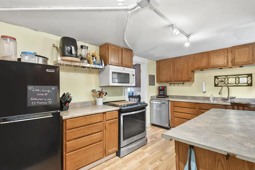 18 Broadway Pembroke NH 03275