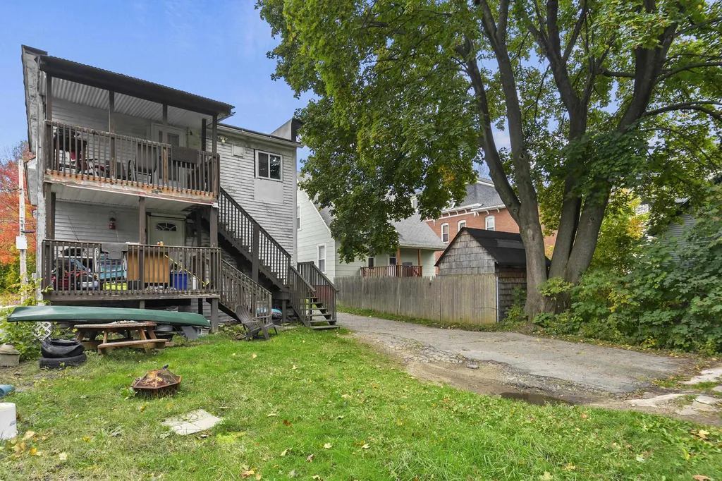 18 Broadway Pembroke NH 03275