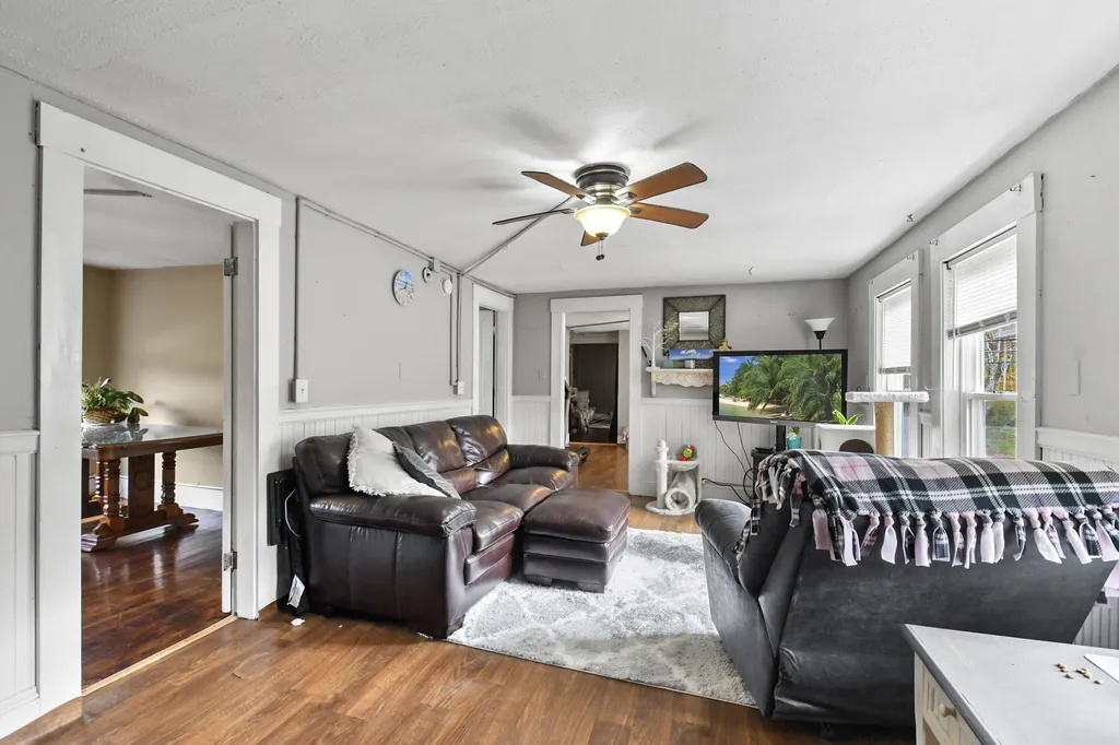 18 Broadway Pembroke NH 03275