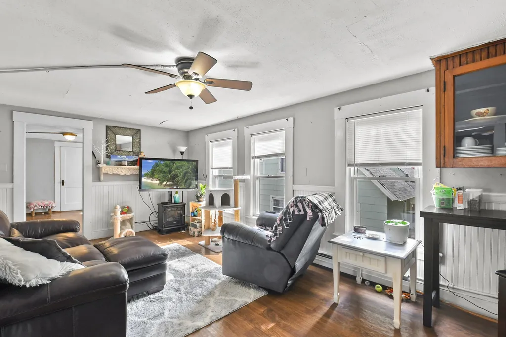18 Broadway Pembroke NH 03275