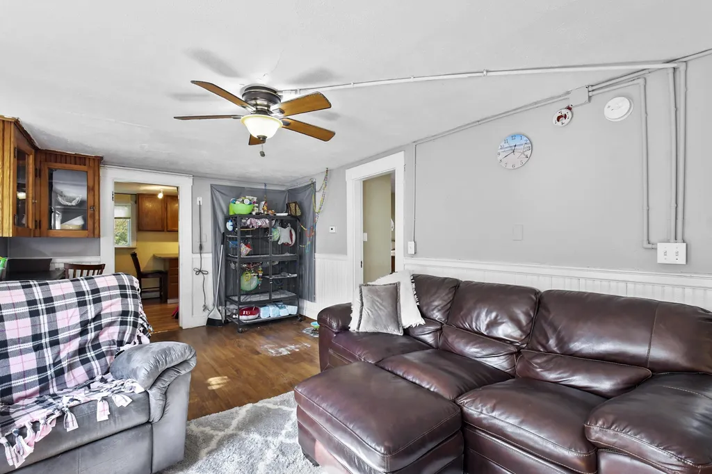 18 Broadway Pembroke NH 03275