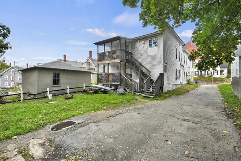 18 Broadway Pembroke NH 03275