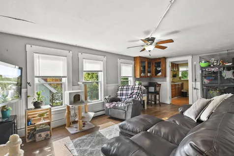 18 Broadway Pembroke NH 03275